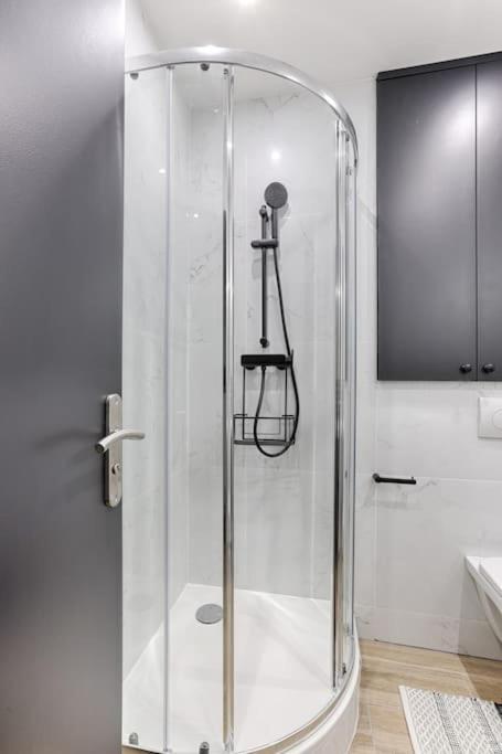 Charming 1br In Heart Of 10th Parigi